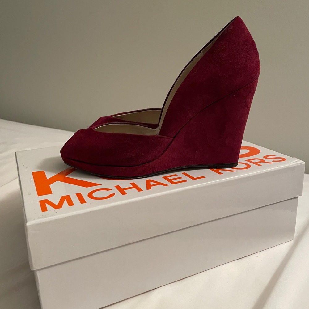 Gorgeous Michael Kors Vail Peep-Toe Wedges - 7 Women’s